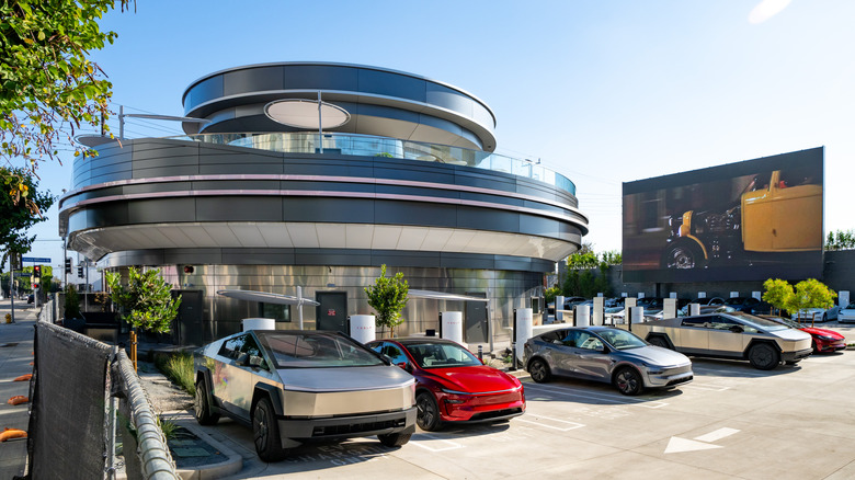 The outside of the Tesla Diner