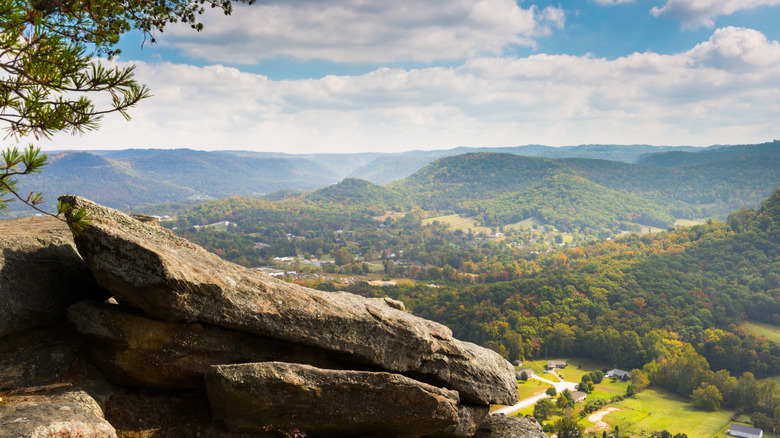 Pinnacles at Berea hiking outcrop in Kentucky