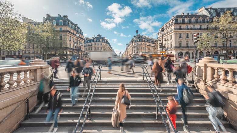 Crowds of people getting off at Opera station in Paris