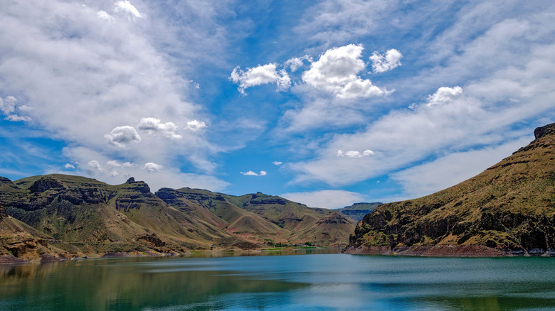Lake Owyhee State Park on a bright day