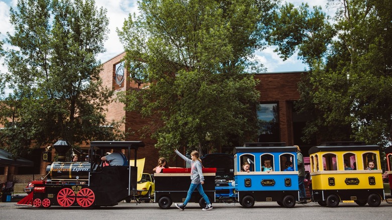 Train with kids in Evanston, Wyoming