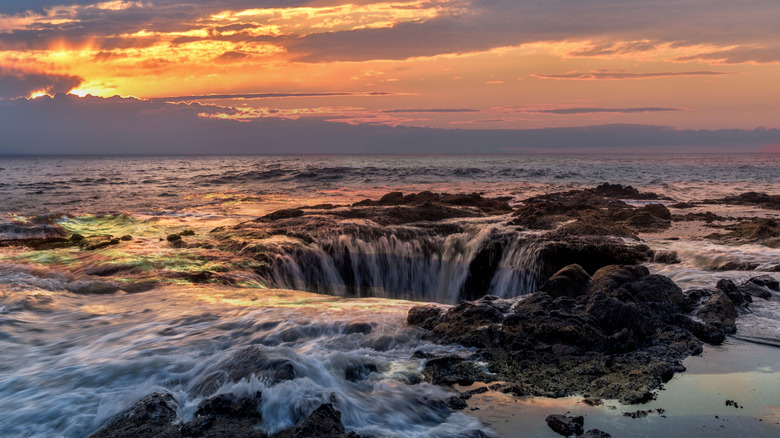 Waves crashing into Thor's Well in Yachats, Oregon