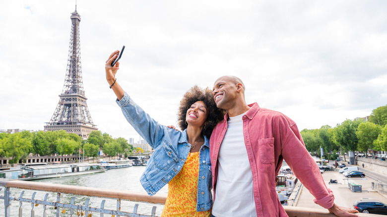 Relaxed couple taking a selfie in Paris