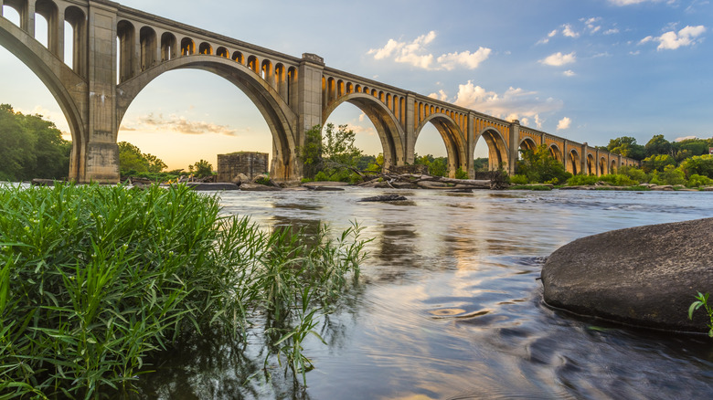 a bridge leading to Richmond, Virginia