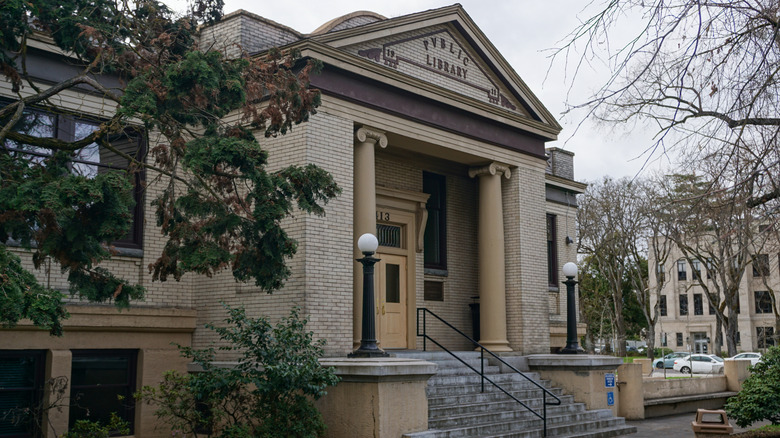 picture of Carnegie Library in Medford, Oregon