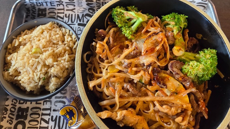 A noodle dish with a side of rice from Itokos Gril in Garden City, Kansas