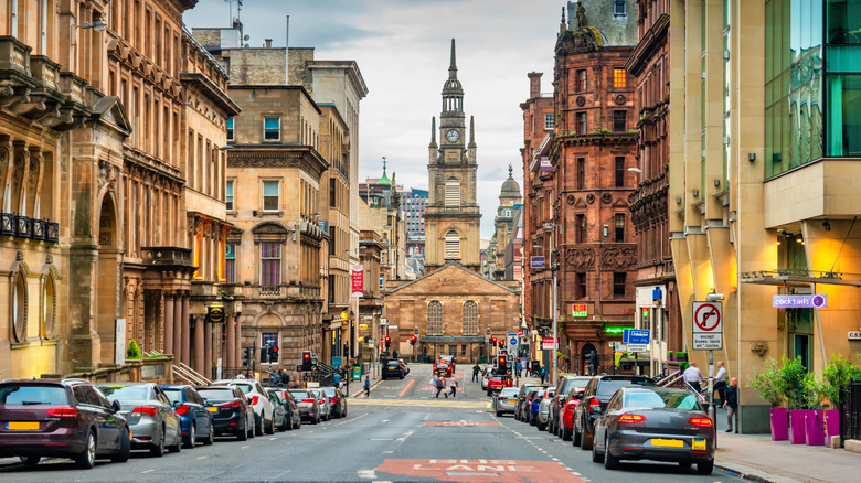 city street in glasgow 