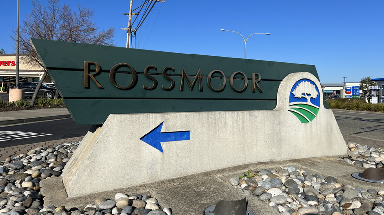 Rossmoor Sign on street blue sky