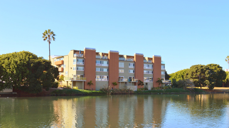 Home nestled on Del Rey Lagoon in Playa del Rey