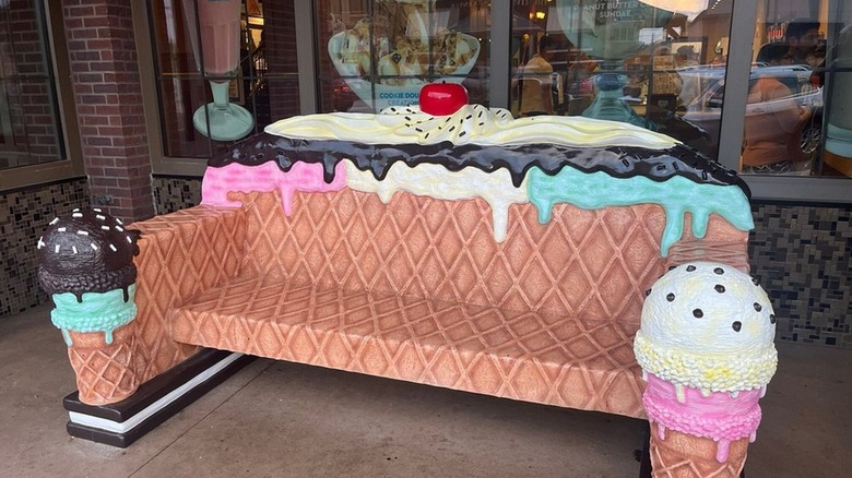 An inviting bench at the Wells Visitor Center & Ice Cream Parlor in Le Mars, Iowa
