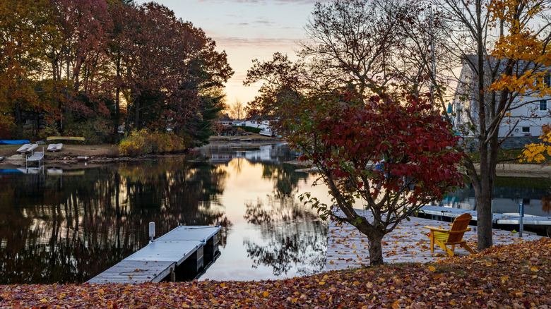 A lakefront property in Webster
