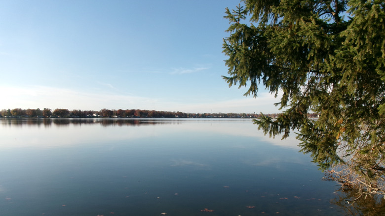 Palmer Lake on a bright, sunny day