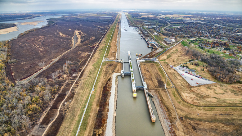 Aerial view of a large lock regulating the flow of the Mississippi River