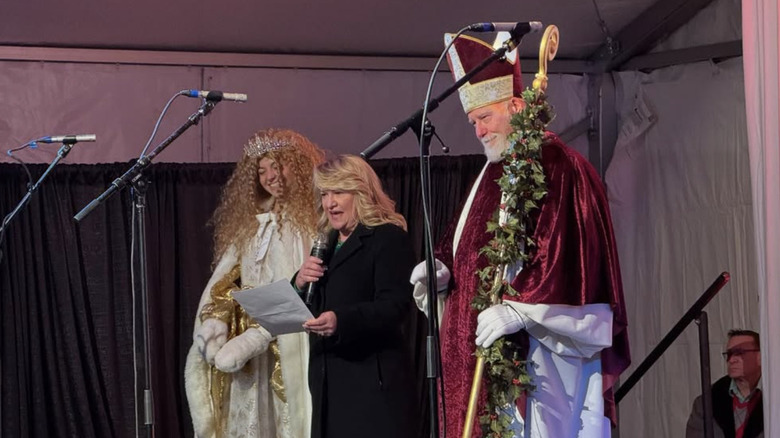 speech given by Christkindl before market opens