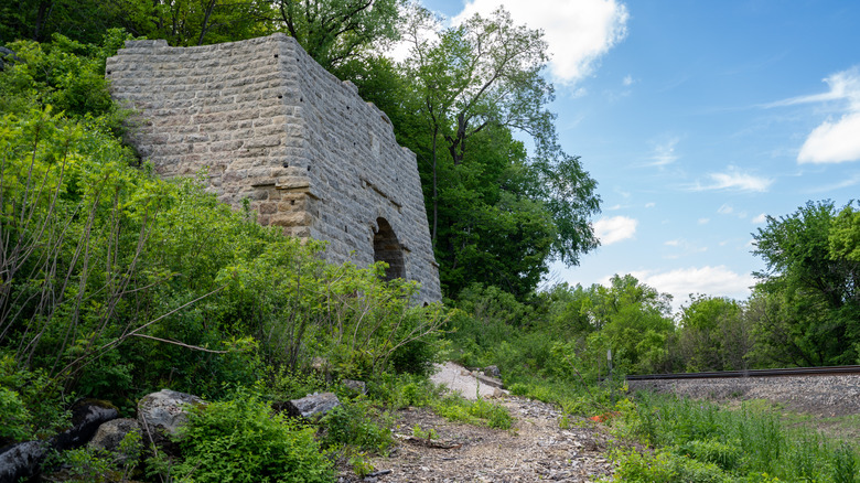 Barn Bluff Hiking Area