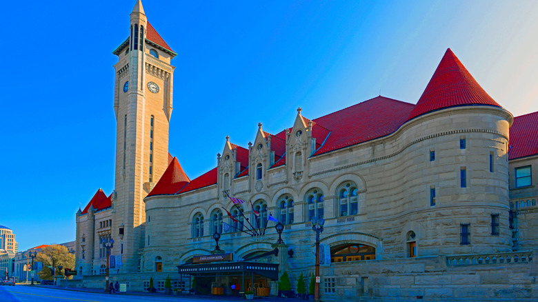 A diagonal view of the facade of St. Louis Union Station.