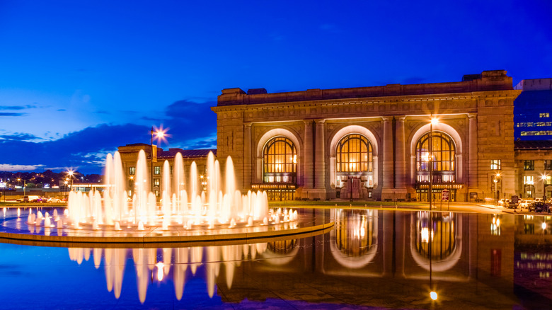 Kansas City Union Station at sunset, pictured from the front.