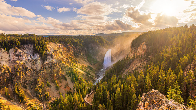 View from Lookout Point over Grand Canyon of the Yellowstone