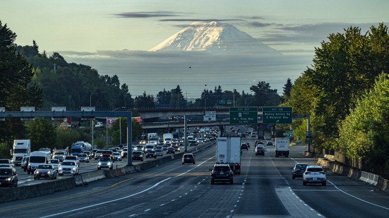 I5 in Seattle with Mt Rainier in the background