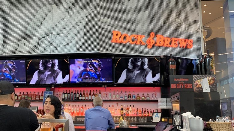 People sitting at Rock & Brews at LAX