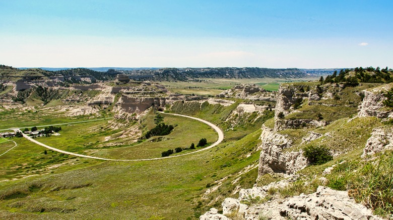 A trail overlook at Scotts Bluff National Monument