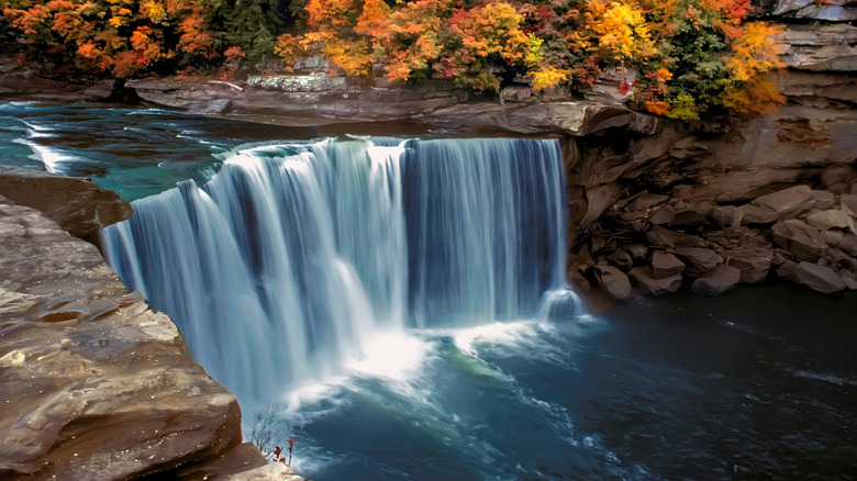 Cumberland Falls, Kentucky, in fall.