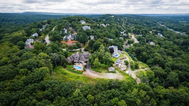 Pompton Plains, New Jersey, forests and large manors