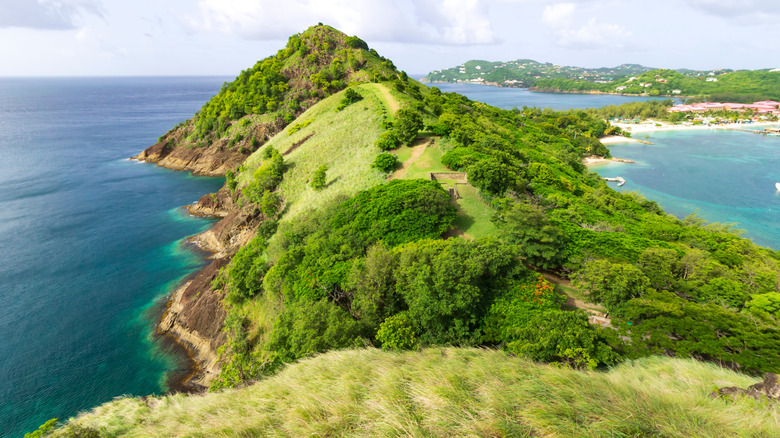 Pigeon Island Park trail and ocean