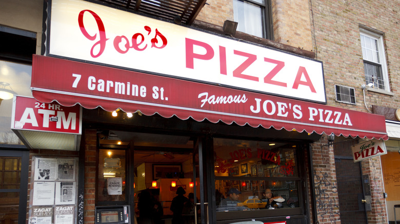 Entrance to Joe's Pizza