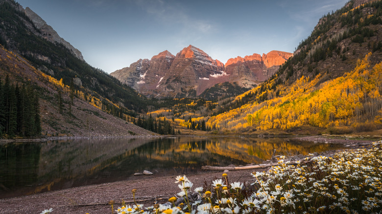 An autumnal scene at Maroon Bells near Aspen, Colorado