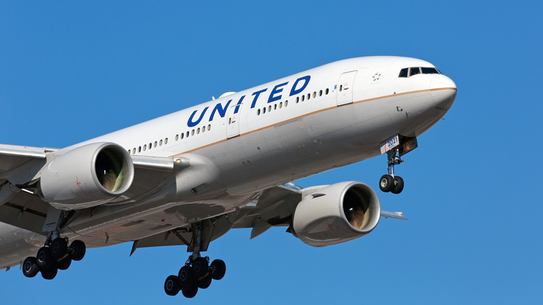 United Airlines plane in a cloudless sky