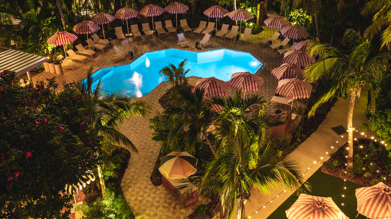 Hampton by HIlton's pool area