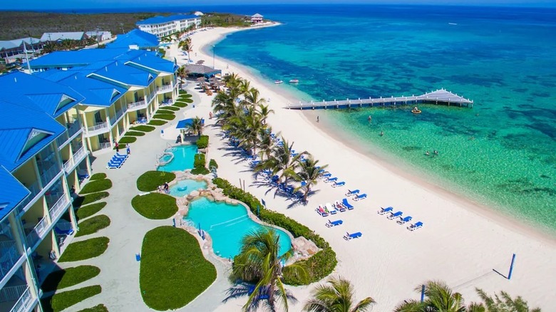 Beachfront pool, Wyndham Reef Resort