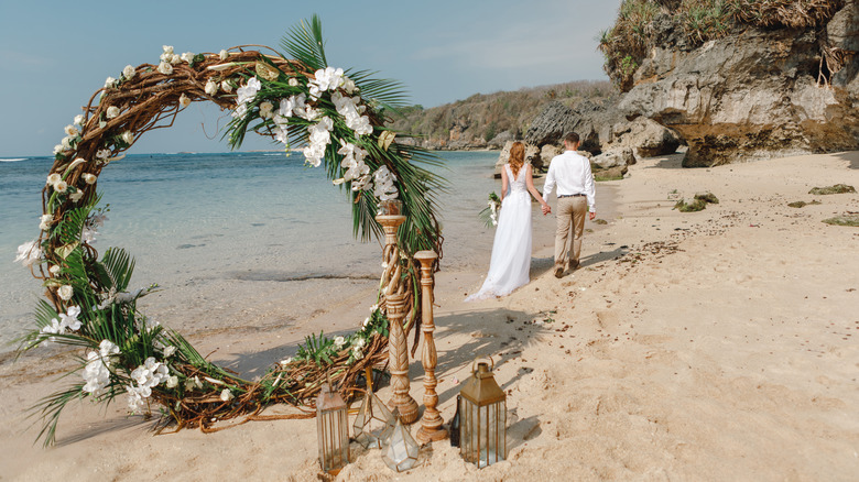 Couple get married in Bali