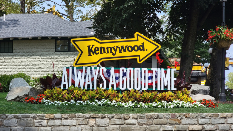 The logo of Kennywood.