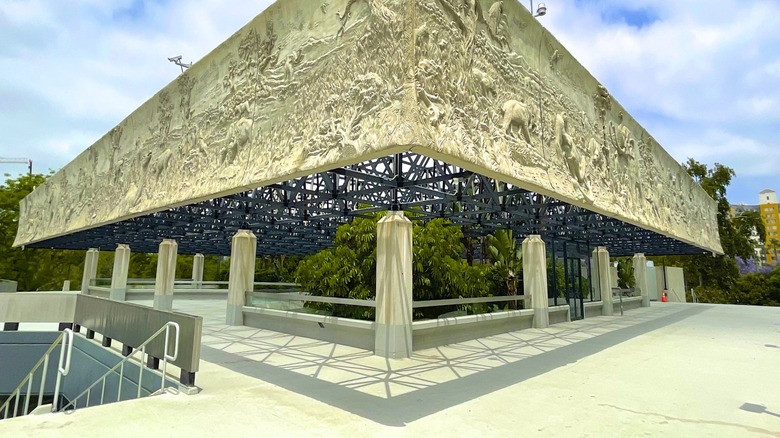 Exterior of the La Brea Tar Pits Museum in Los Angeles, CA.