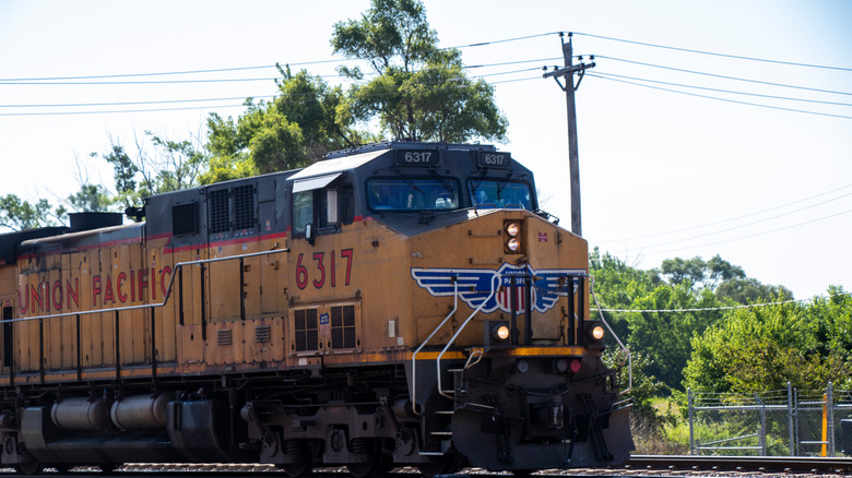 A yellow and black locomotive train in Missouri Valley, Iowa