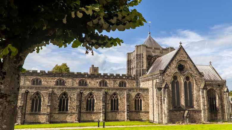 The lavish exterior of the Bangor Cathedral