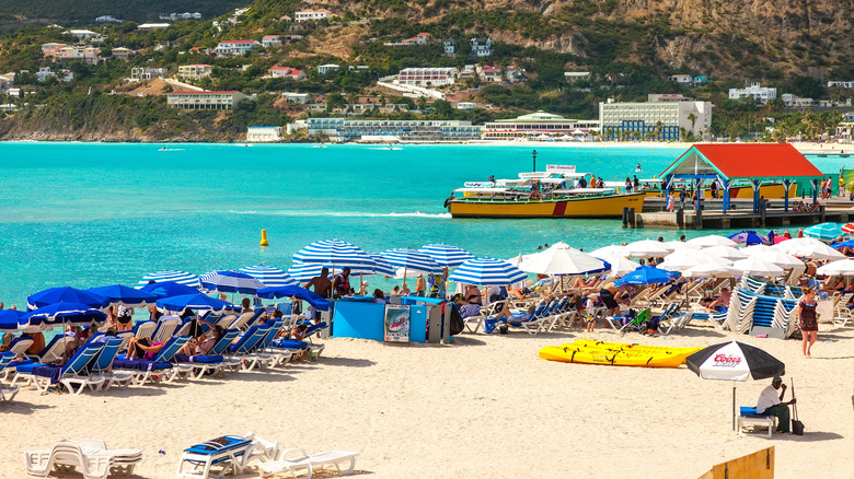 Crowded beach in Sint Maarten 