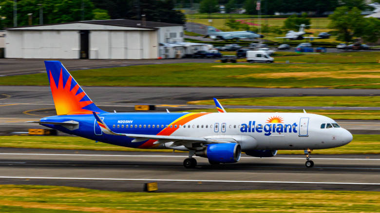 Allegiant jet landing