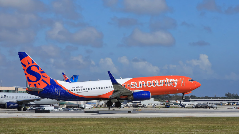 Sun Country airlines landing