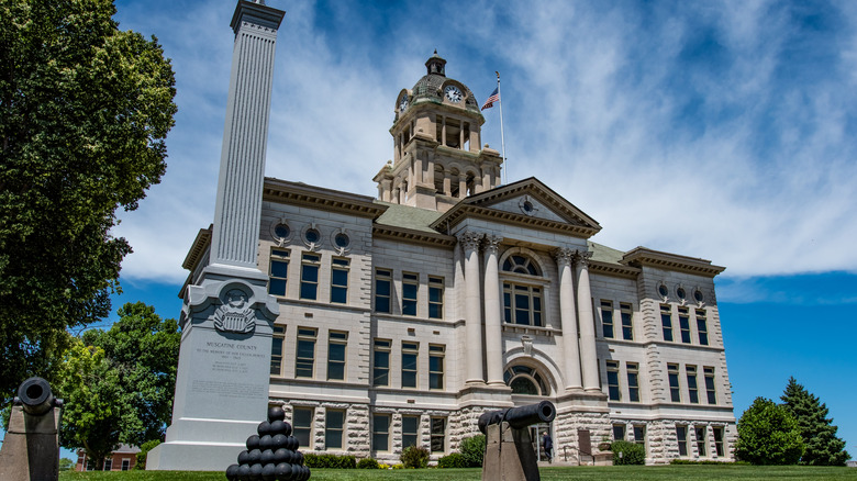 Muscatine County Courthouse white building against blue sky