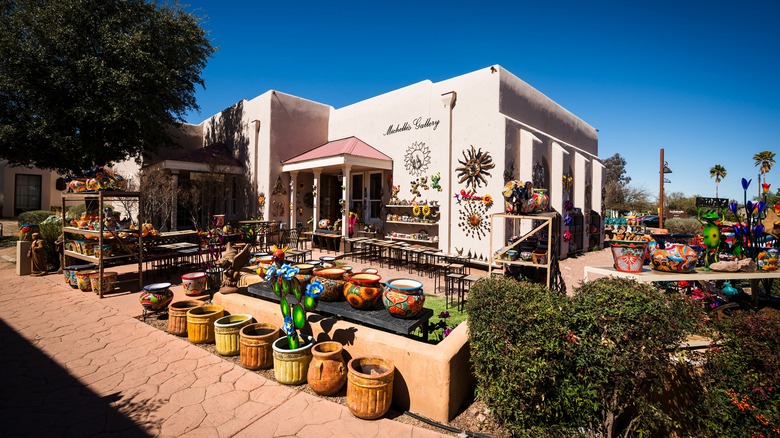 Art gallery and craft market in Tubac
