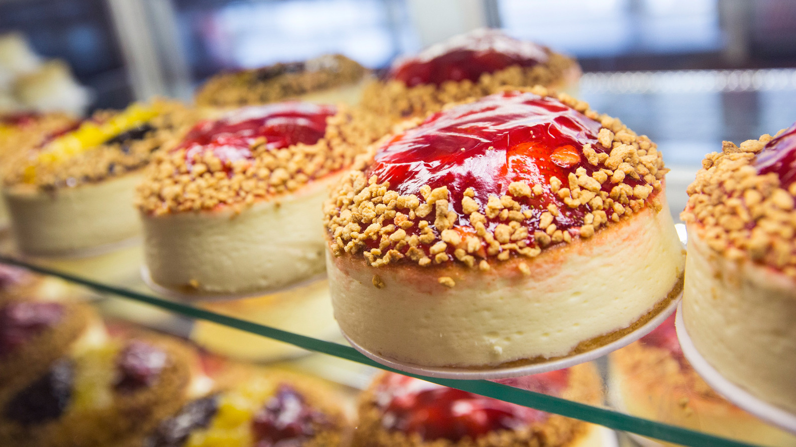 The Restaurant Serving New York's Best Cheesecake Is A Total Tourist Trap That's Worth Visiting - Islands