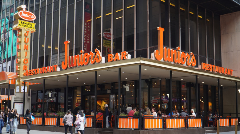 Storefront of Junior's restaurant in NYC