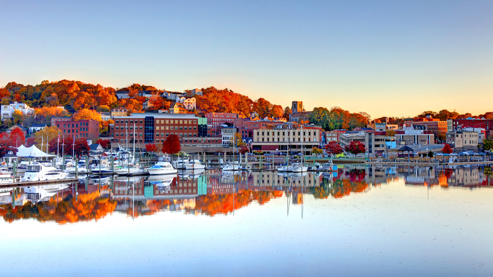 'The Rose Of New England' Is A Cute Connecticut River City With Tasty Restaurants, Shops, And Historic Charm