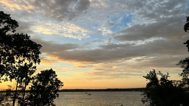 A photo of Grand Lake O' the Cherokees at dusk