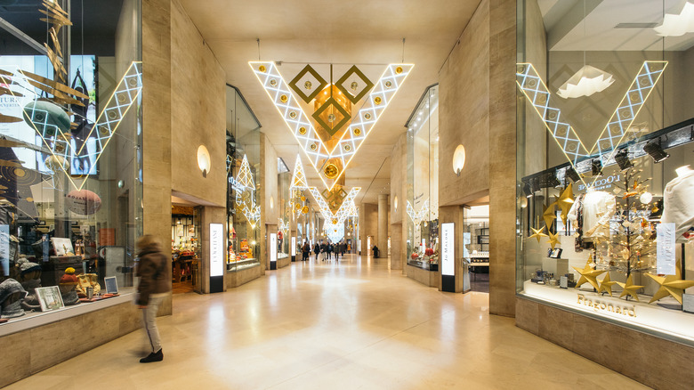 Underground mall with Louvre entrance