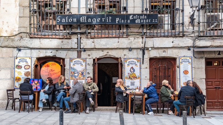 People dining outdoors at a restaurant in Madrid