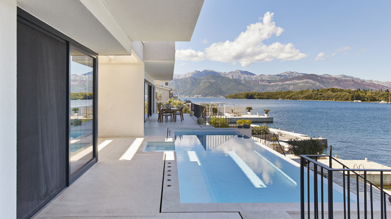 Villa with pool and view